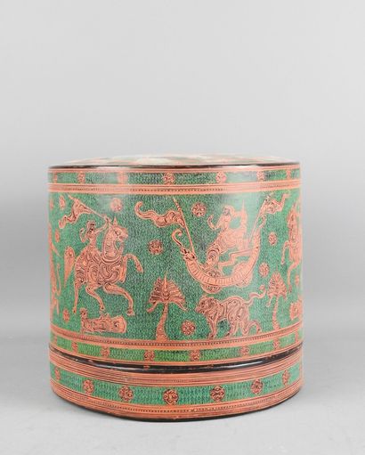 BIRMANIA: Lacquered bamboo betel box decorated...