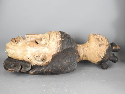 GABON - PUNU: Wood and pigment dance mask...