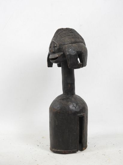 MUMUYE : Masque d'épaule en bois sculpté...