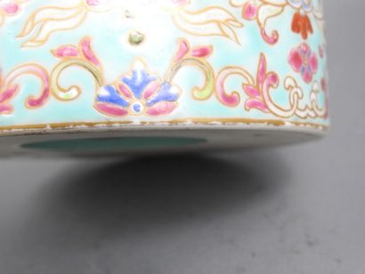CHINA: Turquoise porcelain brush pot. Daoguang...