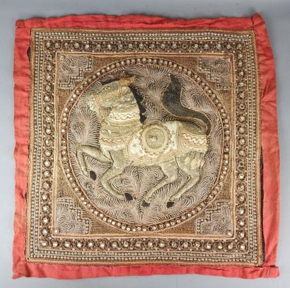 BIRMANIE : Tapisserie kalaga à décor d'un...