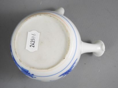 CHINE : Deux théières et un pot cylindrique...