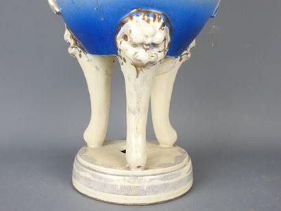 JAPAN, Satsuma: Porcelain tripod perfume...