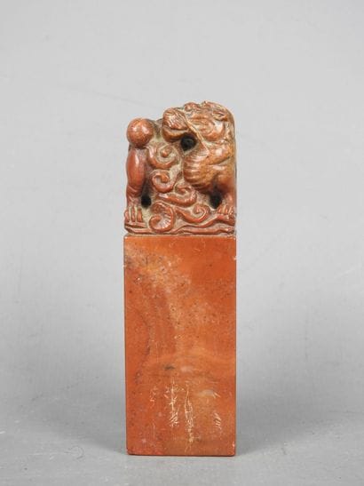 CHINA: Reunion of 5 hard stone seals, one...