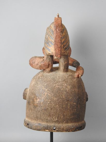NIGERIA - Yoruba : Wooden and pigmented helmet...