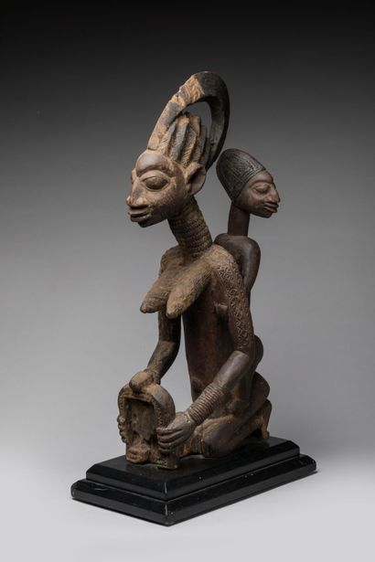 YOROUBA, Nigeria.
Eroded wood with high patina.
Beautiful...