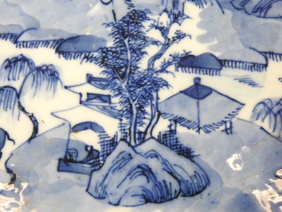 CHINE : Coupelle de forme quadrilobée sur...