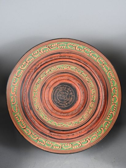 BIRMANIA: Lacquered bamboo betel box decorated...