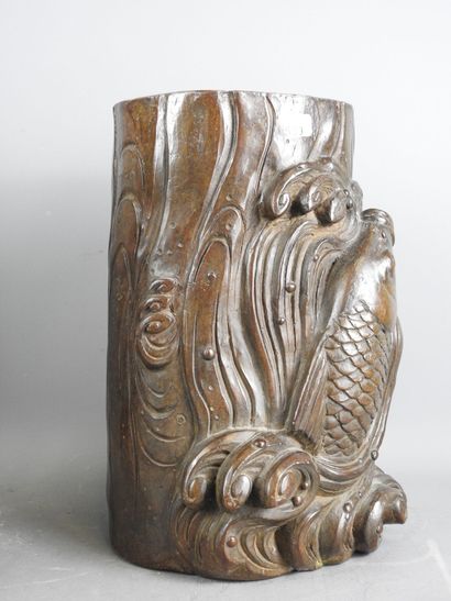 CHINE : Vase en bronze à patine brune à décor...