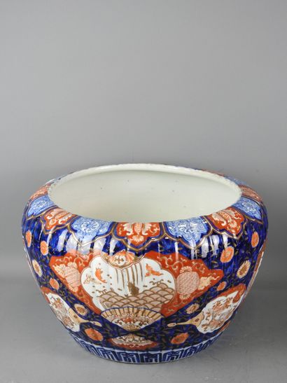 JAPON : Grand cache-pot de forme balustre...