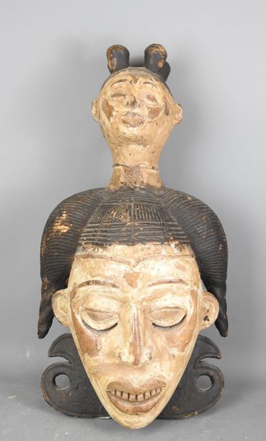 GABON - PUNU: Wood and pigment dance mask...