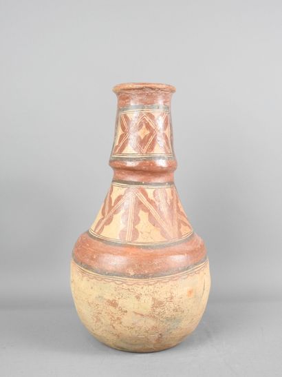 Kabylie Algérie : Grand vase à une anse,...