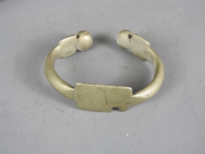 Lot composé un bracelet mauritanien, bracelet...