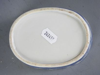 JAPON : Vase au col long étroit, porcelaine...