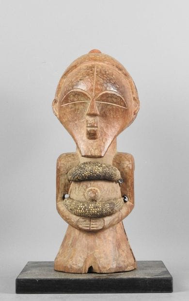 SONGYE - DRC : Hard wood with two magical...
