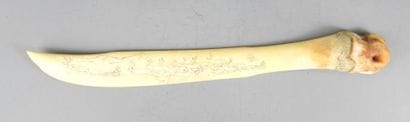 ART INUIT : long couteau en os de renne à...