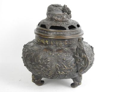 JAPAN: TRIPOD BRUE PARFUM in bronze, lid...