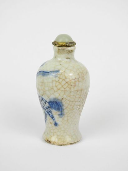 CHINE - Vers 1900
Flacon tabatière en porcelaine...