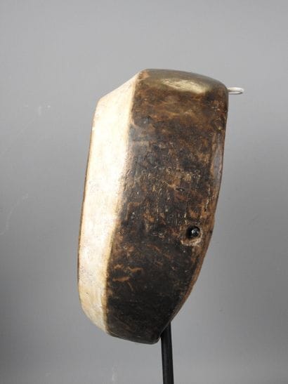 GABON - Kwele : Wooden mask with ochre and...