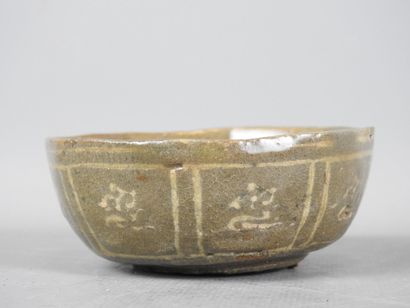 CHINA: Reunion of a small celadon cracked...