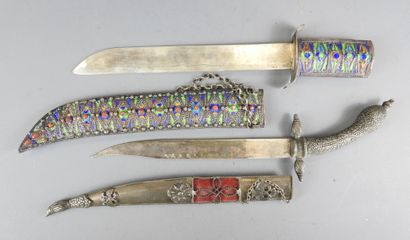 Five oriental daggers. L. largest: 61 cm...