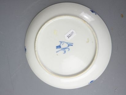 CHINE : Deux petites assiettes et une coupelle...