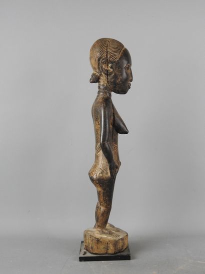 Abron - Côte d'Ivoire. Bois dur patine brun...