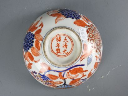CHINE : Paire de coupelle en porcelaine à...