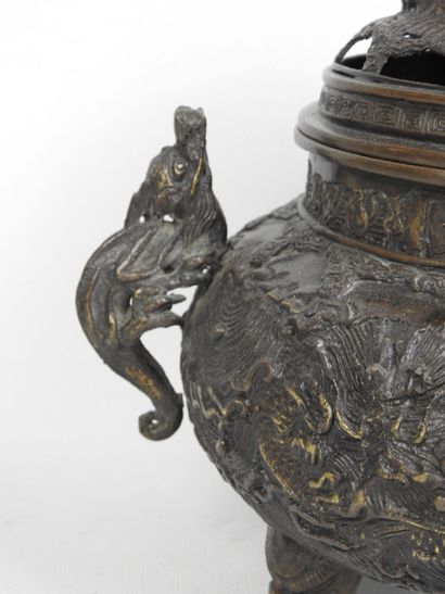 JAPAN: TRIPOD BRUE PARFUM in bronze, lid...