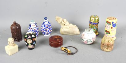CHINA.
Large lot of snuff bottles, small...