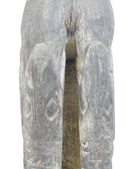 INDONESIA - Borneo : Protective pole carved...