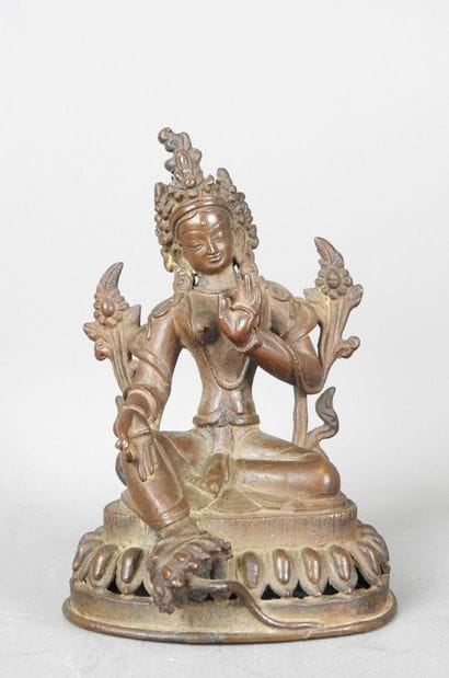 TIBET : Statue de Tara en bronze à patine...
