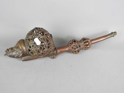 BAMOUN - Cameroon : Ceremonial pipe in copper...