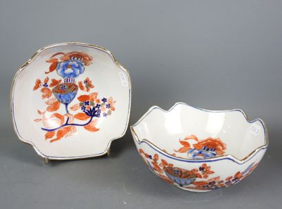 CHINE : Paire de coupelle en porcelaine à...