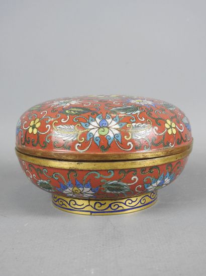 CHINA: Two circular covered boxes in cloisonné...