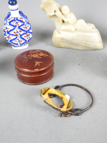 CHINA.
Large lot of snuff bottles, small...