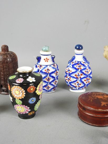 CHINA.
Large lot of snuff bottles, small...