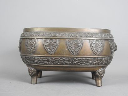 SOUTHEAST ASIA: Bronze table planter decorated...