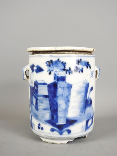 CHINE : Deux théières et un pot cylindrique...
