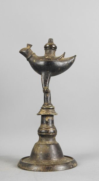 NEPAL.
Très ancienne lampe à huile rituelle...