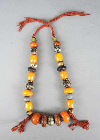 MAROC.
Collier de mariage berbère composé...