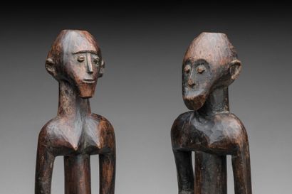 GOUIN, Burkina Faso.
Bois, patine brun-foncé.
Couple...