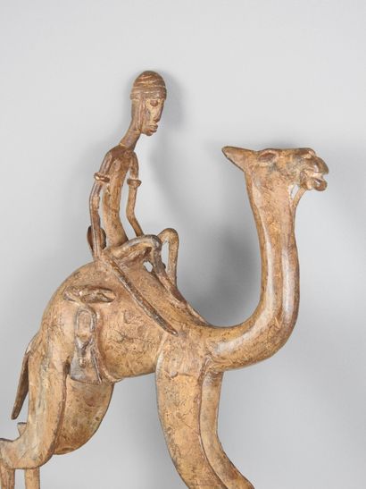 MALI : Large rider on his dromedary in bronze....