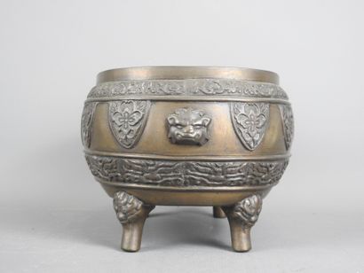SOUTHEAST ASIA: Bronze table planter decorated...
