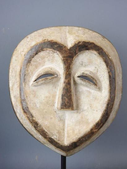 GABON - Kwele : Wooden mask with ochre and...