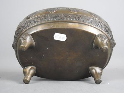SOUTHEAST ASIA: Bronze table planter decorated...