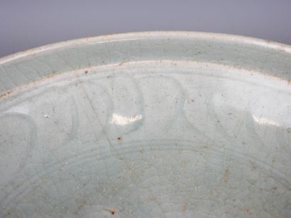 CHINA: Hollow dish in celadon stoneware,...