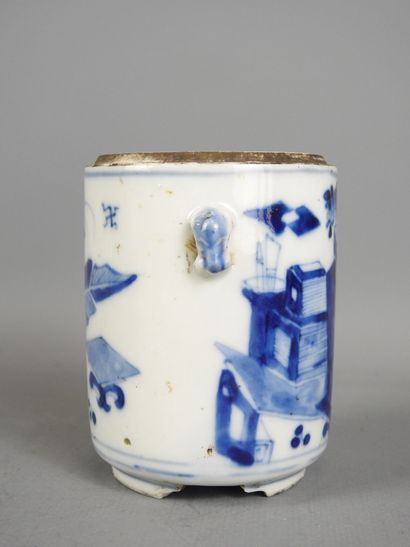 CHINE : Deux théières et un pot cylindrique...