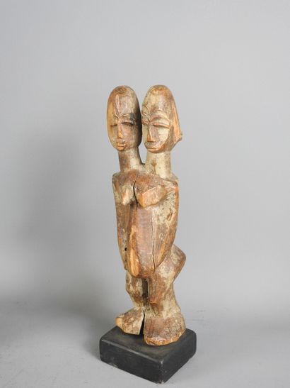 LOBI, Burkina Faso.
Hard wood, antique patina.
Reunion...