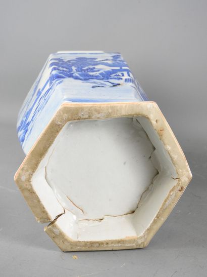 CHINE : Vase en porcelaine blanc bleu de...